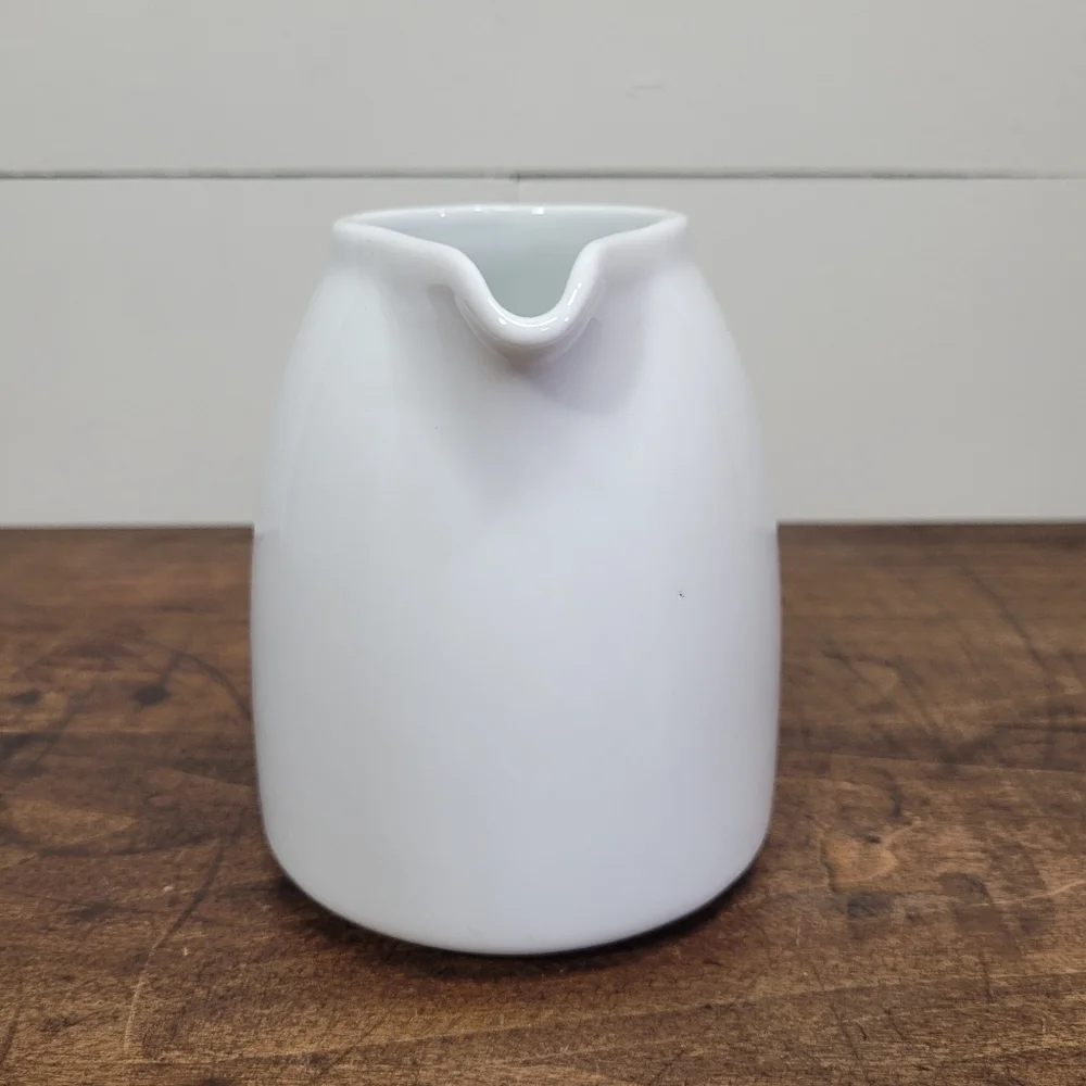 EUC Crate&Barrel White Ceramic Creamer w/out Handle